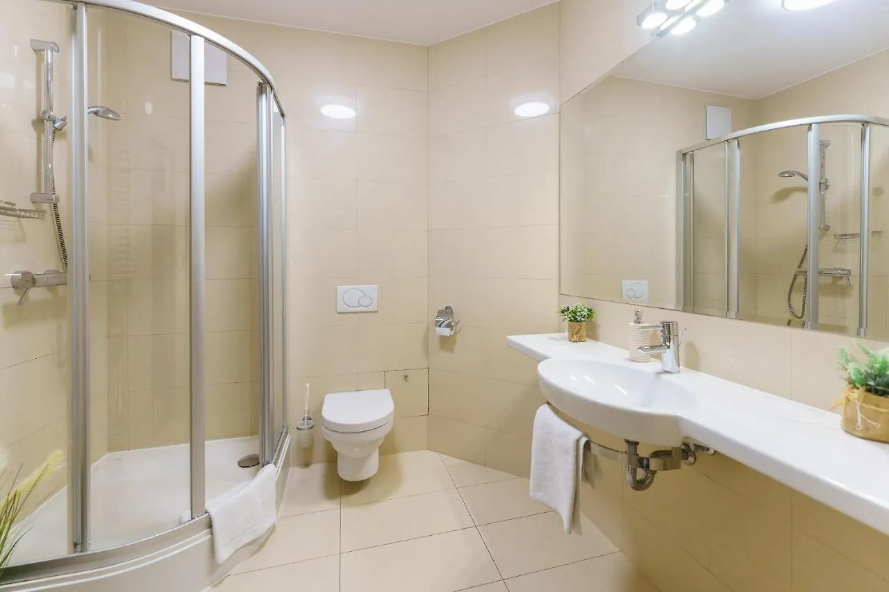 Apartamenty Prywatne W Hotelu Przy Plazy Diva 코워브제크 아파트